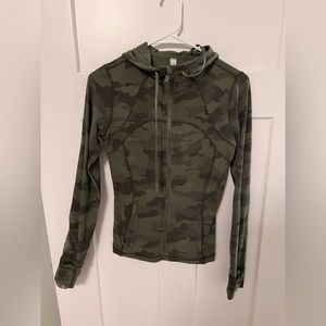 Lulu on the move zip up, like brand new!